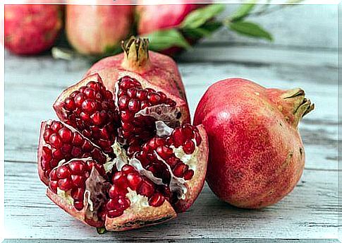 10 types of fruit that help fight the signs of aging