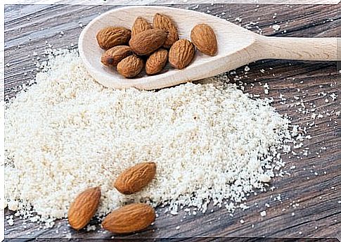 Almonds help remove saturated fat