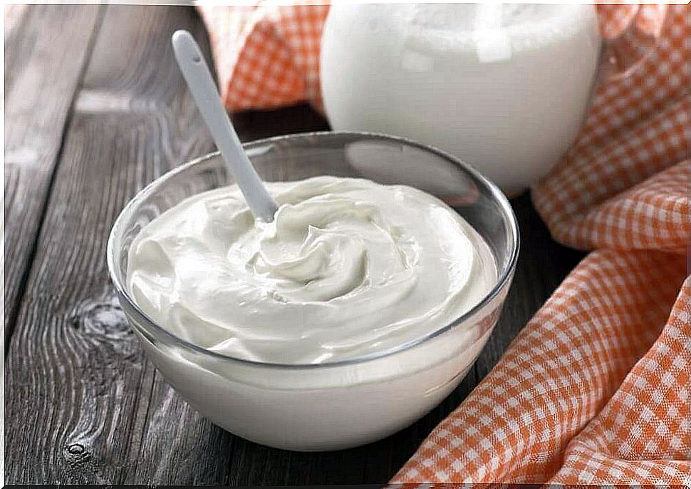 Eye cream with yogurt