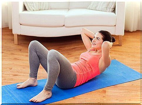 Woman doing sit-ups