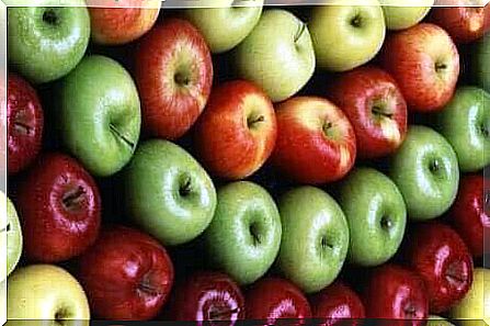 Apples are fruits that are recommended for those who decide to quit smoking and can strengthen lung function