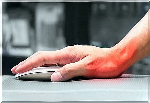 Hand holding computer mouse