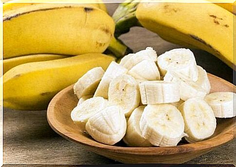 Body scrub for dry skin with banana.