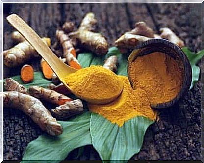 Turmeric is antibacterial and helps to remove the white layer that accumulates on the tongue