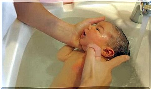 Bathing time: Learn how to bathe a newborn baby