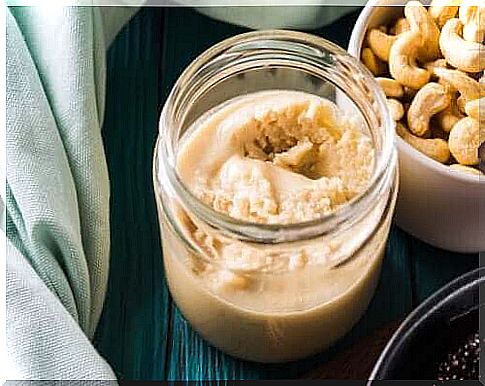 Cashew cream: Properties, preparation and uses