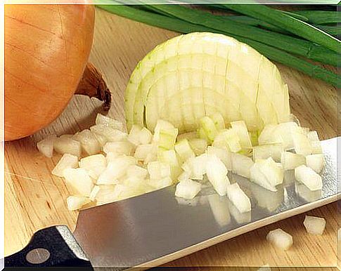 Onions can be used to treat hard skin