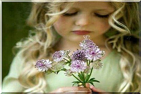 3-children-and-flowers