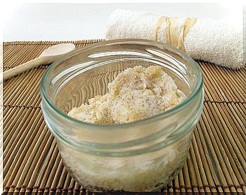 How to make a natural sugar scrub to soften your hands