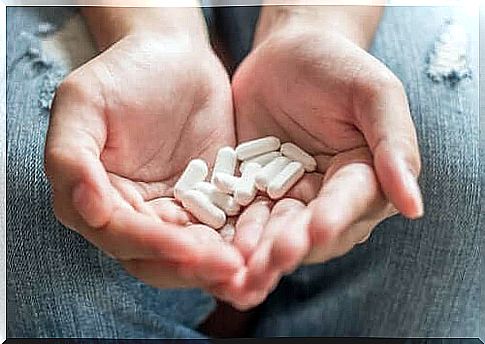 Paracetamol in a person's hands.