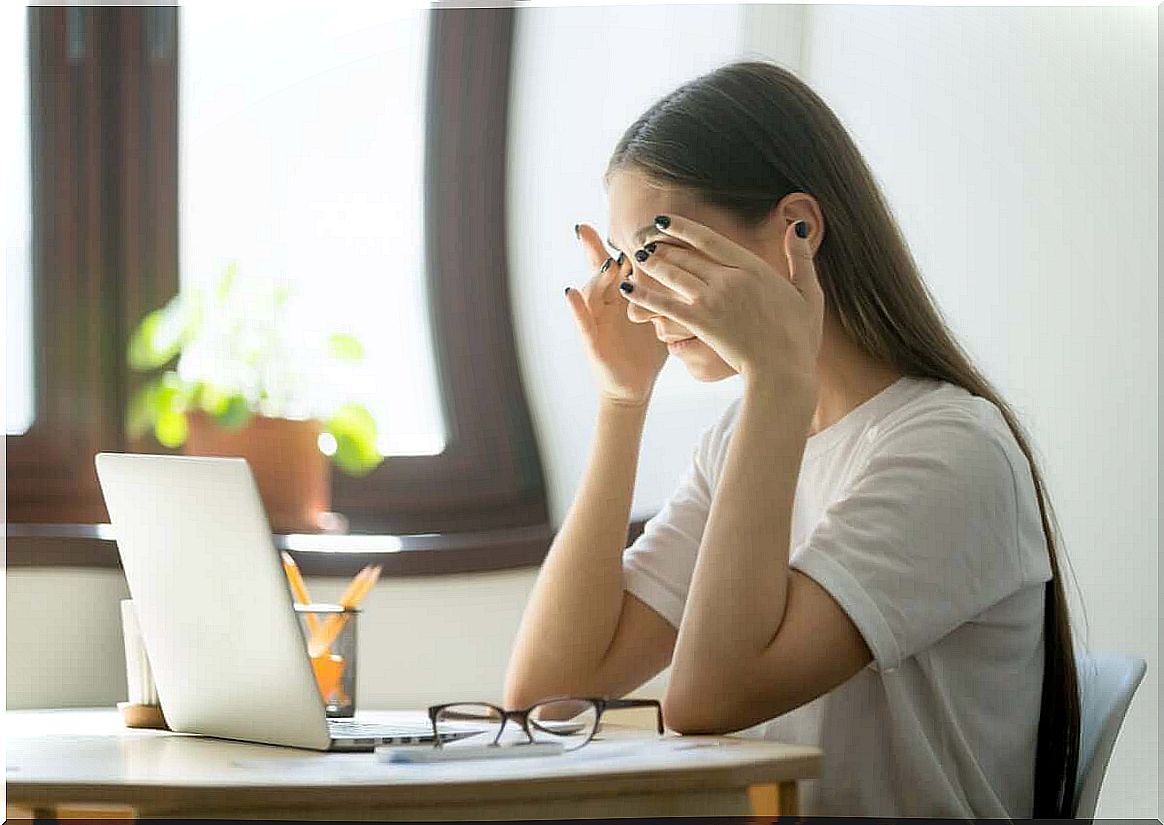 A woman with ocular headaches